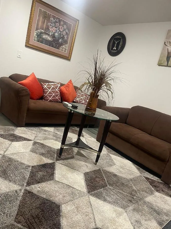 Appartement Bright Parkdale Court - Little Portugal W/ Free Parking à Toronto Canada
