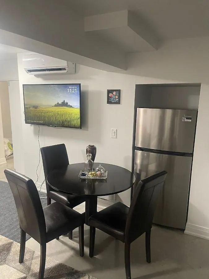 Appartement Bright Parkdale Court - Little Portugal W/ Free Parking à Toronto Canada