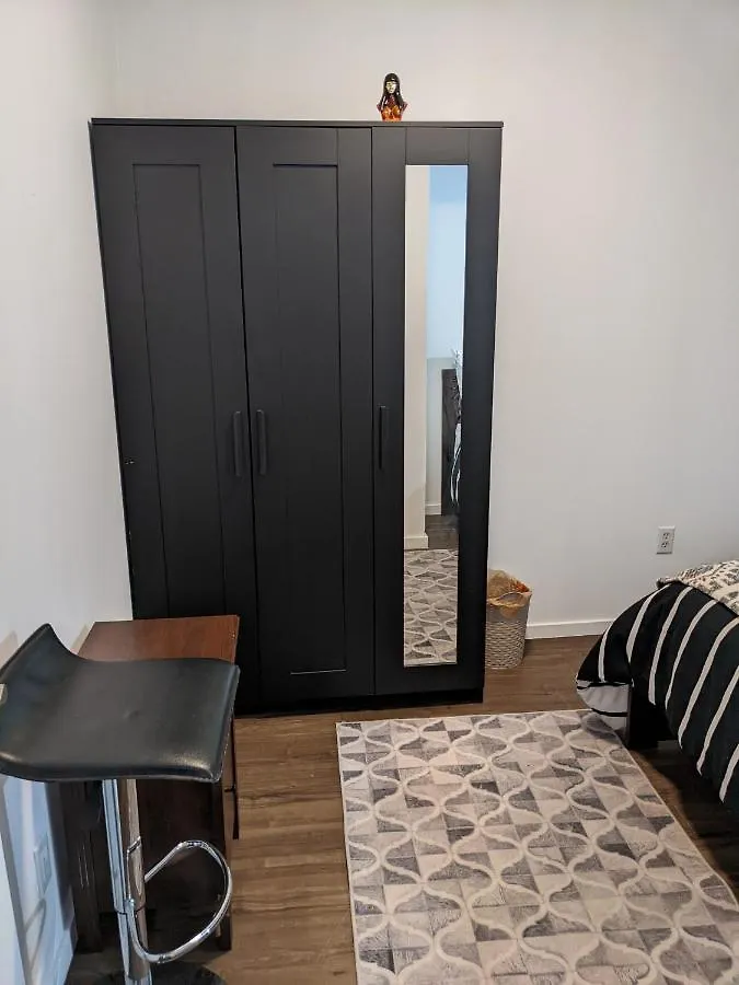 Bright Parkdale Court - Little Portugal W/ Free Parking Lejlighed Toronto 0*,  Canada