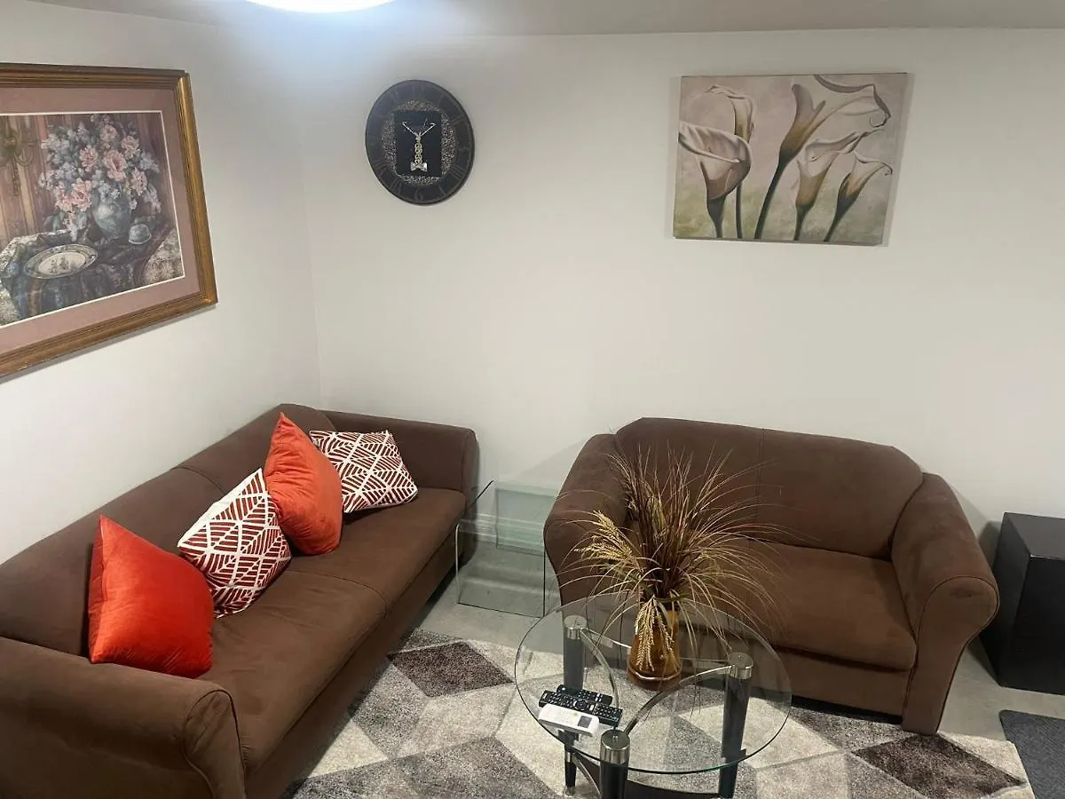 Bright Parkdale Court - Little Portugal W/ Free Parking Lejlighed Toronto 0*,  Canada