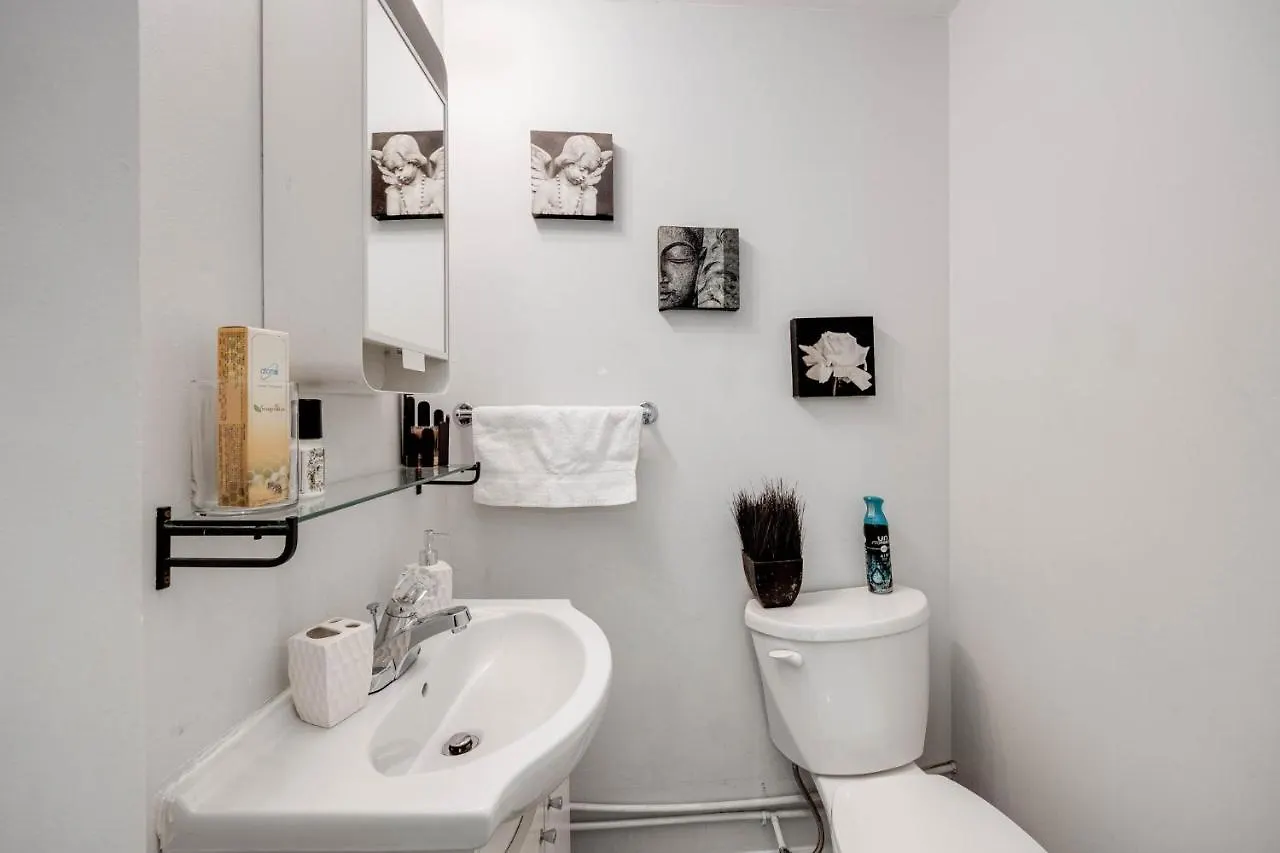 Bright Parkdale Court - Little Portugal W/ Free Parking Lejlighed Toronto